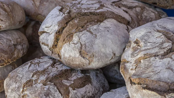 Ремесленный Хлеб Стол Хлебом Сделанным Вручную Средневековой Ярмарке Испании — стоковое фото
