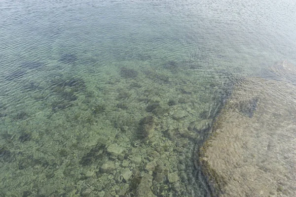 Spokojne Morze Niebieska Tekstura Wody Turkusowymi Odcieniami Morza Śródziemnego Wyspie — Zdjęcie stockowe
