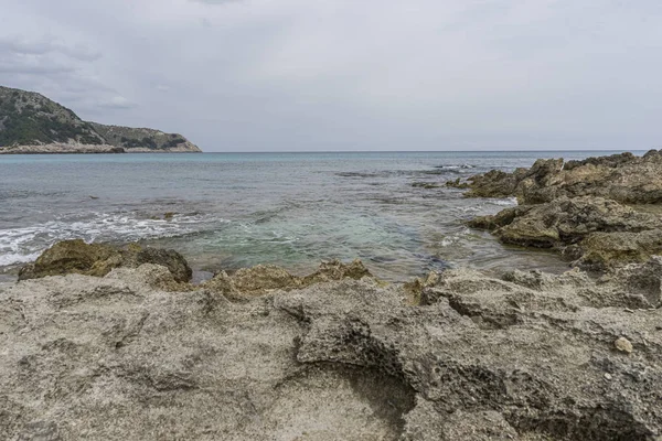 Mer Méditerranée Écrasant Contre Les Rochers Île Espagnole Majorque Ibiza — Photo
