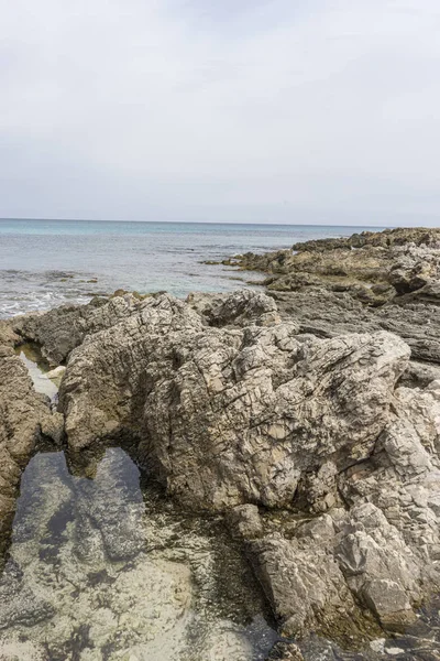 Turistika Středozemní Moře Zřítilo Skály Španělského Ostrova Mallorca Ibiza Španělsko — Stock fotografie