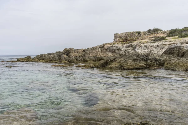 Voyage Été Mer Méditerranée Écrasant Contre Les Rochers Île Espagnole — Photo