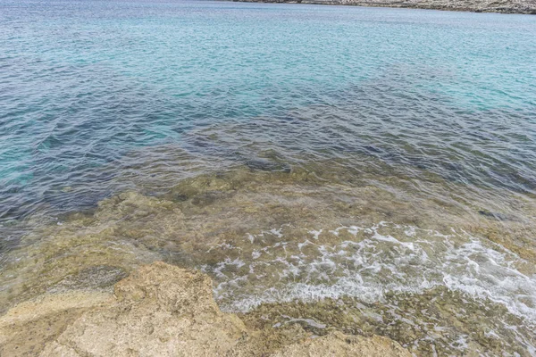 伊维萨 地中海碰撞对西班牙马略卡岛 伊维萨 西班牙岩石 — 图库照片