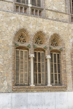 Neo-Gotik ev, barselona, İspanya eski kasabasında büyülü bir konak, Cepheler ve geleneksel mimari gibi görünüyor