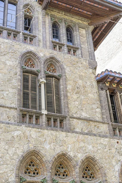 Casa Neogótica Parece Una Mansión Encantada Fachadas Arquitectura Tradicional Casco —  Fotos de Stock