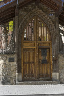 Neo-Gotik ev, barselona, İspanya eski kasabasında büyülü bir konak, Cepheler ve geleneksel mimari gibi görünüyor