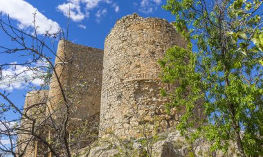 Ortaçağ Kalesi şehrin Consuegra Toledo, İspanya