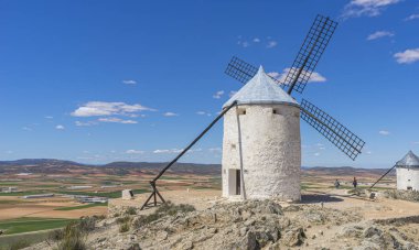 yel değirmenleri Toledo şehrinde Consuegra, buğday ve arpa tahıl öğütmek için kullanılmıştır