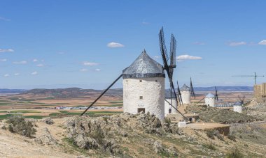 yel değirmenleri Toledo şehrinde Consuegra, buğday ve arpa tahıl öğütmek için kullanılmıştır