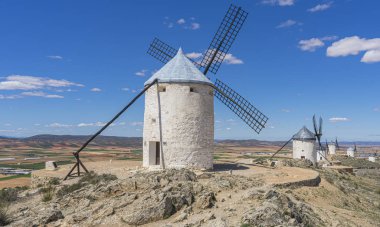 yel değirmenleri Toledo şehrinde Consuegra, buğday ve arpa tahıl öğütmek için kullanılmıştır