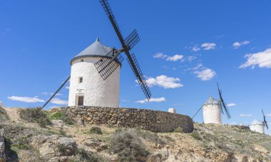 yel değirmenleri Toledo şehrinde Consuegra, buğday ve arpa tahıl öğütmek için kullanılmıştır