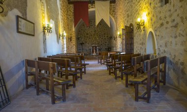 Toledo, İspanya'da bir ortaçağ kalesinin iç. Taş odalar ile