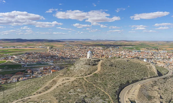 Cidade de Consuegra, na província de Toledo, Espanha — Fotografia de Stock