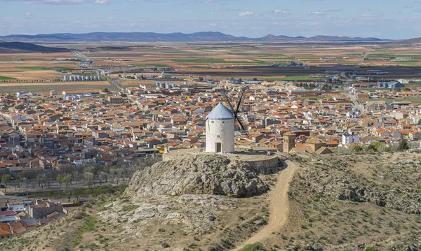 Cidade de Consuegra, na província de Toledo, Espanha — Fotografia de Stock