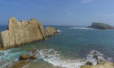 Costa Quebrada, Arnia Beach, C'de kantabalı sahil şeridi