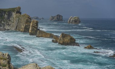 Yaz, Costa Quebrada, Arnia'da kantabriya kıyı şeridi 