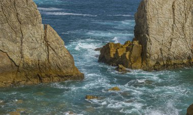 Costa Quebrada, Arnia Beach, C'de kantabalı sahil şeridi