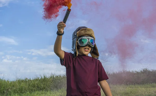 Little Boy Plays Colored Smoke Wearing 1920S Aviator Hat Airplane — Stock Photo, Image