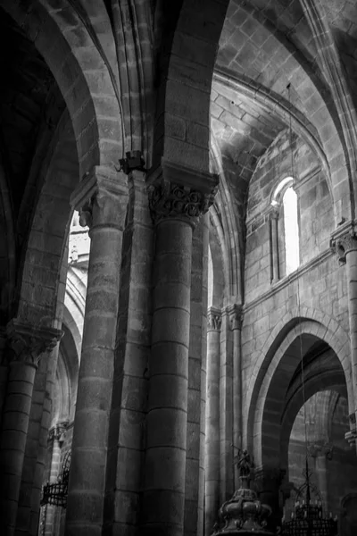 Spanya Bir Katedralin Içindeki Ortaçağ Gotik Mimarisi Taşlar Güzel Küller — Stok fotoğraf
