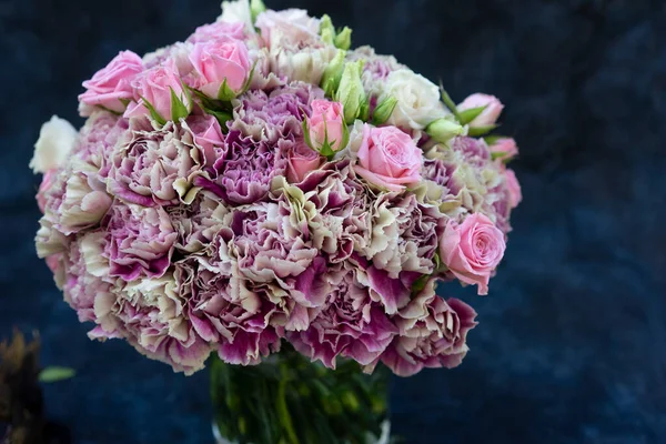 Bouquet Mariée Rond Avec Des Roses Violettes Blanches — Photo