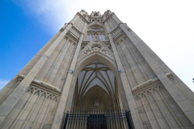 Neo-gotik ön kapı. İspanya 'nın Bask Bölgesi, San Sebastian şehrindeki Buen Pastor Katedrali.