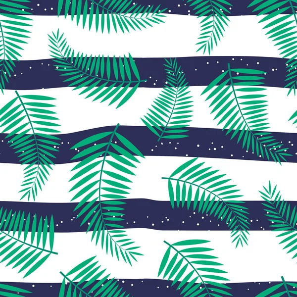 Nahtloses Muster mit tropischen Palmenblättern auf gestreiftem Hintergrund. — Stockvektor