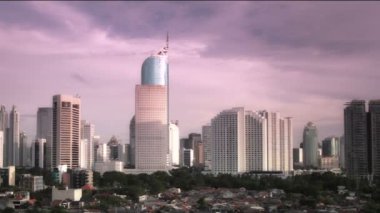 Zaman atlamalı kentin ikonik Jakarta öğleden sonra gelen günbatımı mavi saat