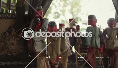 Geleneksel Cava hikayesine göre dizilin kukla karakterler, wayang golek (asa kuklaları)