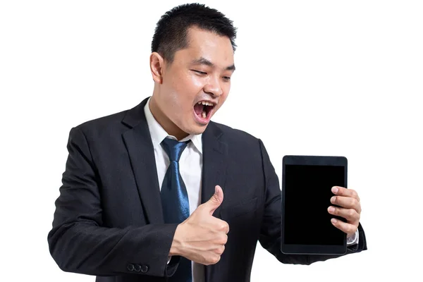Mladý Obchodní Muž Nosí Černé Šaty Které Pracují Digitálním Tabletu — Stock fotografie