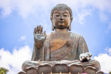 Tian Tan Buddha, büyük Budda, muazzam Tian Tan Buda Hong Kong Po Lin manastırda. Dünyanın en yüksek açık oturmuş bronz Buda Nong ping 360 bulunmaktadır..