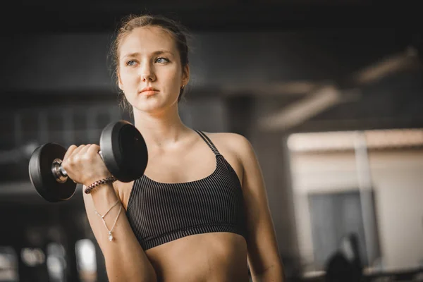 Ajuste Hermosa Joven Mujer Caucásica Posando Cámara Ropa Deportiva Mujer — Foto de Stock