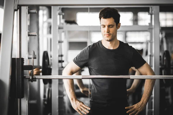 Fit Caucasiano Bonito Jovem Grande Músculo Sportswear Jovem Olhando Máquina — Fotografia de Stock