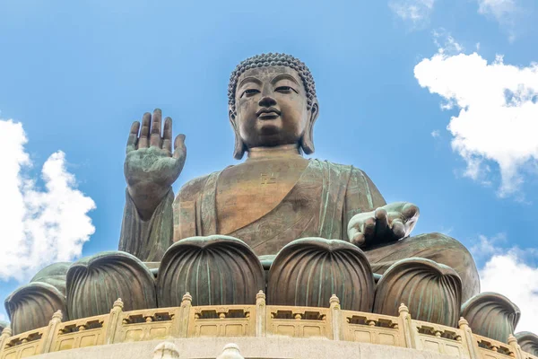 天坛佛 大布达 香港宝莲寺的巨大天坛佛 世界上最高的户外青铜佛像 位于昂坪360 — 图库照片