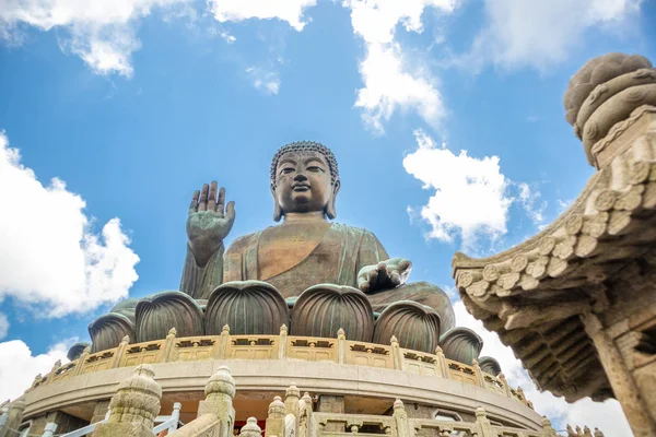 天坛佛 大布达 香港宝莲寺的巨大天坛佛 世界上最高的户外青铜佛像 位于昂坪360 — 图库照片