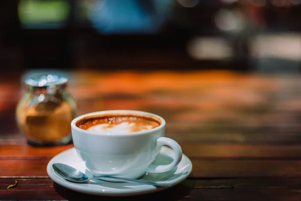 Hett Kaffe Latte Cappuccino Spiral Skum Träbord Kaféet Café Med — Stockfoto