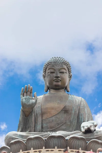 Tian Tan Buddha, Big Budda, L'enorme Tian Tan Buddha al Monastero Po Lin di Hong Kong. Buddha in bronzo seduto all'aperto più alto del mondo situato a Ngong ping 360 . — Foto Stock