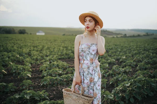 Reklam, kız alanında Tarım için kavramsal fotoğraf