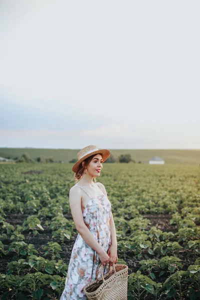 Reklam, kız alanında Tarım için kavramsal fotoğraf