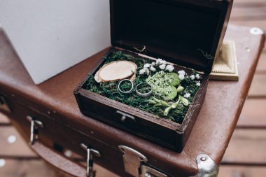 Alyans töreni. Kuyumcu, aşk, altın, evlilik, kutlama