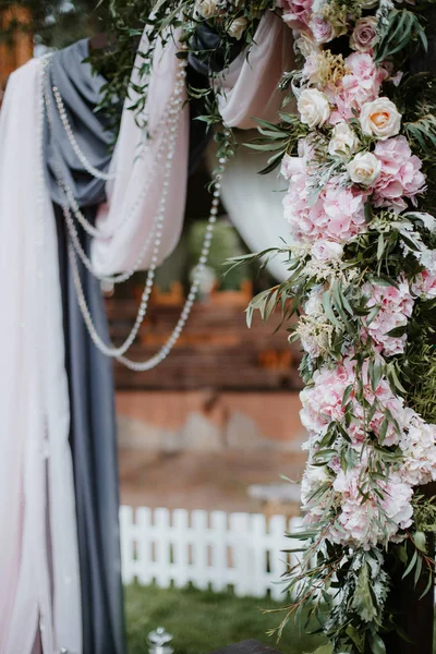 Transparent wedding arch for the ceremony decoration — Stock Photo, Image