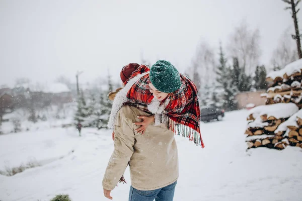 Beautiful Young People Couple Lovers Date Winter Park Man Loves — Stock Photo, Image