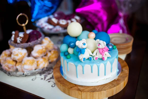 Красочное украшение торта на первый год рождения — стоковое фото