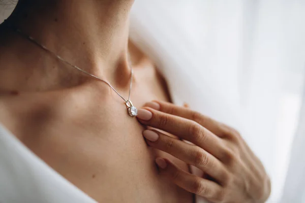 Concepto Belleza Gente Joyería Hermosa Mujer Joven Con Colgante Diamantes — Foto de Stock