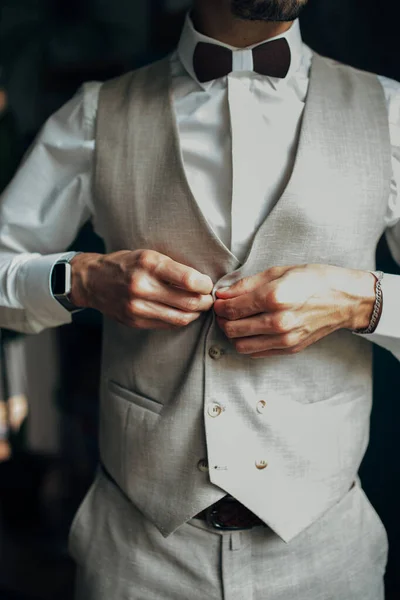Sharp Vestido Homem Vestindo Jaqueta Gravata Arco — Fotografia de Stock