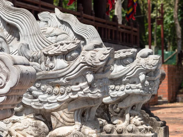 Ejderha kafa Xuan Lam ve Lam oğlu townlet bölgesinin Tho Xuan Thanh Hoa, Vietnam Lam Kinh tapınağında. Tapınağın 15. yüzyıldan sonra o excpelled sırasında Çin ulusal kahraman Le Loi tarafından inşa edilmiş ve bağımsızlık için elde 