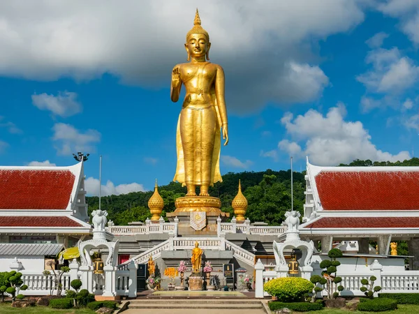 Χρυσή Στέκεται Βούδα Στην Κορυφή Στο Hat Yai Δήμος Πάρκο — Φωτογραφία Αρχείου