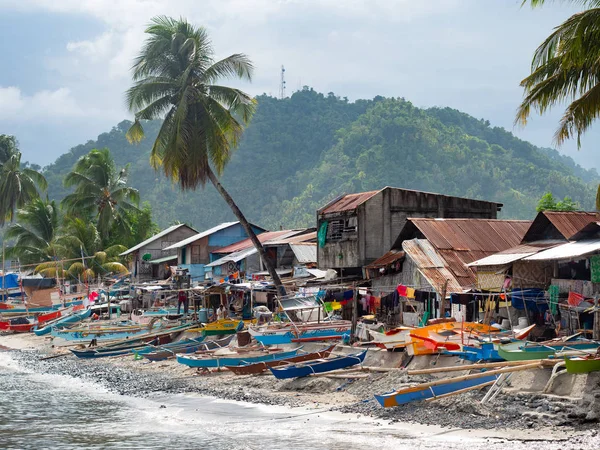 Village de pêcheurs à Kiamba, Philippines — Photo