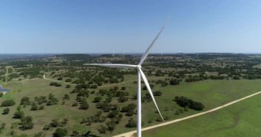 Teksas 'ta Komançi yakınlarında rüzgar türbinlerinin hava görüntüleri..