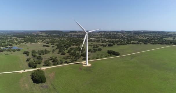 Vídeo aéreo de aerogeneradores cerca de Comanche en Texas. Fotografías de stock