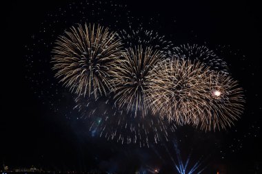 Scarlet yelken şenlik Sankt Petersburg Rusya, genişleyen havai fişek