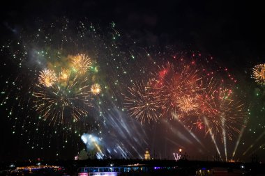 Scarlet yelken şenlik Sankt Petersburg, Rusya, havai fişek, patlamaları